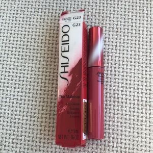 - SHISEIDO lip gloss NWB